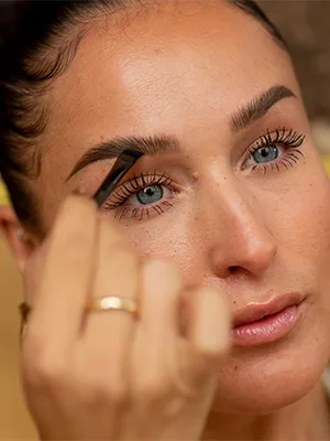 Fab Brows LUX Duo Stencil Eyebrow Kit - Ultimate Brow Stencil Kit with Duo Brow Powder  Highlighter Powder  Stencil Shapes  Eyebrow Tools & Compact Mirror - Eyebrow Stencil Kit - Light Brown/Medium - people mascara tint dark wet stick lift highlighter blonde shape corrector maquillaje mujer brushes