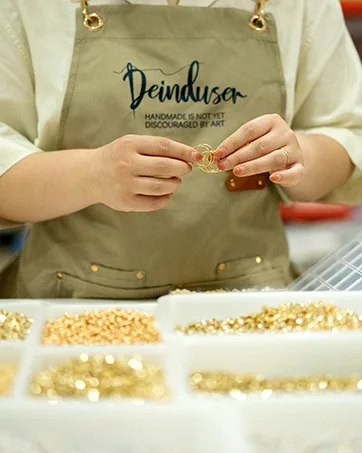 Deinduser Bracelet Making Kit - Jewelry kit with Stand 28 Colors Polymer Clay Beads for Adults Heishi Disc - work