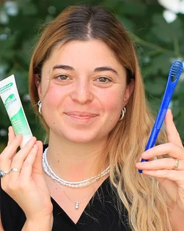 VeriFresh Sonic Bamboo Toothbrush - Biodegradeable Bamboo Heads with Castor Oil bristles - Includes 2 Brush Heads - Replacement Heads Available Separately - All Natural Fresh Breath Kit