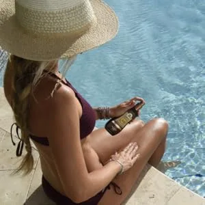 Australian Gold Moisture Lock Tan Extender Moisturizing Lotion  8 Ounce | Nourish Skin and Lock in Color | Enriched with Aloe & Vitamin E 8 Fl Oz (Pack of 1) - Sun, Tan, Lotion, Spray, SPF, Sunscreen, Botanical, Bronzer, Tinted, Face, Gel, Mineral, Accelerator