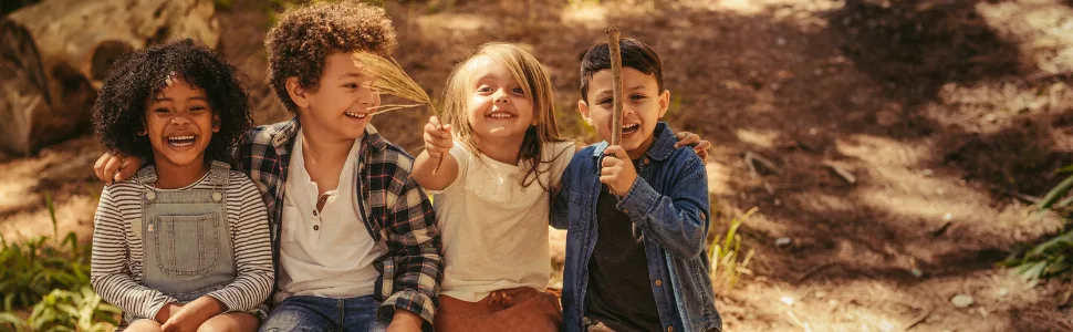 Safe Solutions Lice R Gone Nontoxic Shampoo 8 oz. Bottle - Kids smiling & playing