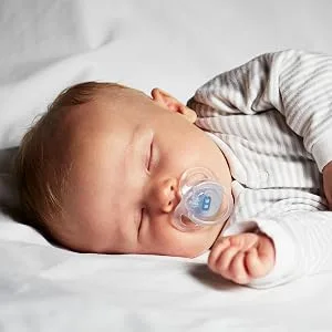 Tommee Tippee Every Day Pacifiers Symmetrical Design BPA-Free Silicone Binkies 0-6m 2-Count - product information 1