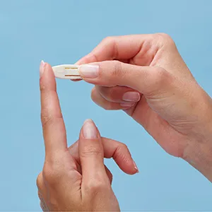 Medline Safety Lancets Side-Button Activation 28G x 1.8 mm 200 Count - Oval flat side button Lancet