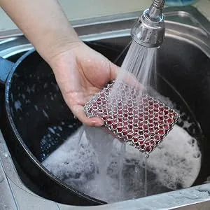 GALOFAY Chainmail Scrubber High Density Stainless Steel Ring Cast Iron Cleaner Packaged Silicone Rubber Lining Pad for Skillet Wok Pot Pan Black - hands wash