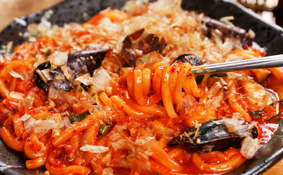 Wang Buldak Stir-Fried Udon Extremely Spicy and Smoky Pack of 6 - extra spicy udon