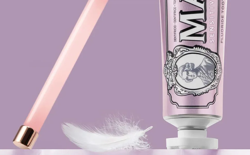 Marvis Classic Strong Mint Toothpaste 85 ml Sensational Flavoured Toothpaste for a Long-Lasting Freshness - mint sensitive