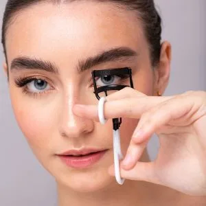 TWEEZERMAN Classic Eye Curler Stainless Steel Onyx Black White Eyelash Curler sh. 3+5 - tweezerman