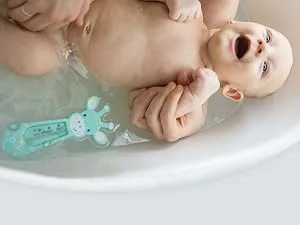 Baby Safe Floating Bath Thermometer Giraffe (Turquoise) - changing mat