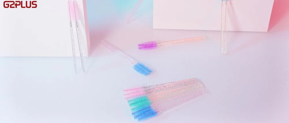 G2PLUS 300 PCS Disposable Eyelash Brushes - Pink Eyelash Spoolies for Extensions - Crystal Mascara Wands -Eyelash Extension Brush Applicator for Eyelash Extensions - Disposable Eyelash Brushes