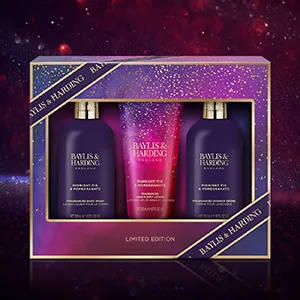 Baylis & Harding Midnight Fig & Pomegranate Luxury Bathing Essentials Gift Set (Pack of 1) - Vegan Friendly - Lifestyle Image