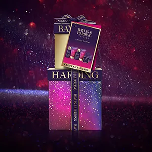Baylis & Harding Midnight Fig & Pomegranate Luxury Pamper Present Gift Set (Pack of 1) - Vegan Friendly - Lifestyle Image