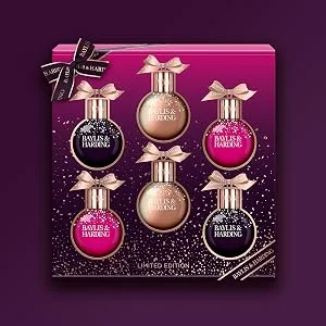 Baylis & Harding Wild Fig & Pomegranate Festive Bauble Bath & Shower Gift Set (Pack of 1) - Vegan Friendly Festive Bauble Bath and Shower Gift Set - Lifestyle Image