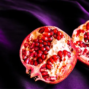 Baylis & Harding Wild Fig & Pomegranate Festive Bauble Bath & Shower Gift Set (Pack of 1) - Vegan Friendly Festive Bauble Bath and Shower Gift Set - Lifestyle Image