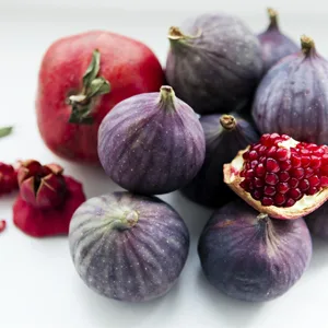 Baylis & Harding Midnight Fig & Pomegranate Luxury Essentials Treat Box Gift Set (Pack of 1) - Vegan Friendly - Lifestyle Image