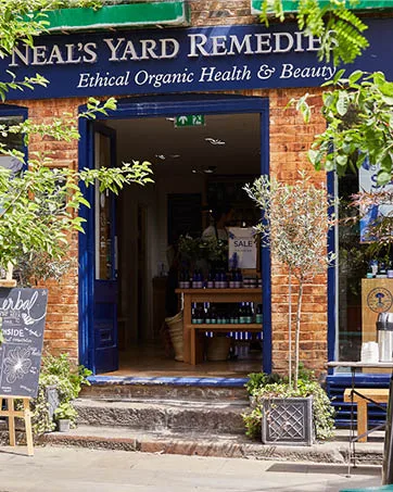 Neal's Yard Remedies Aromatic Foaming Bath - Helps the Mind & Body - Relax & Unwind - 300ml (worth 24) - product information 3