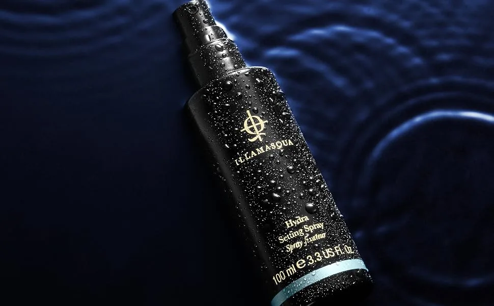Illamasqua Loose Powder - 010 - Hydra setting spray in water