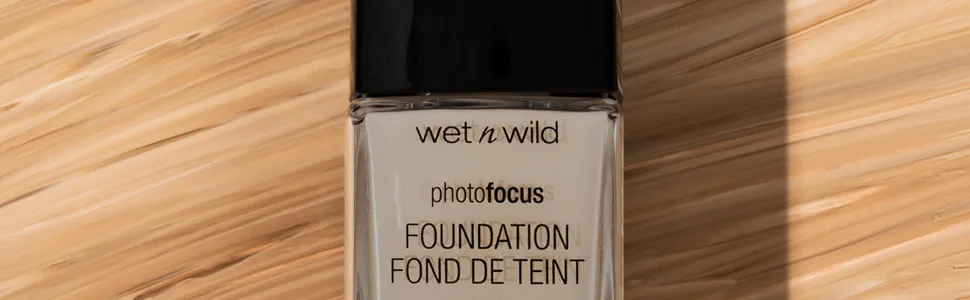 Wet 'n' Wild Photo Focus Foundation Matte High-coverage Foundation with Light-adjusting Complex for a White Cast-free Effect and a Camera-ready Makeup Matte Finish Vegan Soft Ivory One size - DEWY