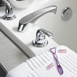 Bic Click 5 Soleil Refillable Women's Razor 40% Recycled Plastic Handle with Rubber Grip 10 x 3-Blade Refills Lubricating Strip - Bundle of 1+10 Purple 1 Handle + 10 Refills - BIC; BIC RAZOR