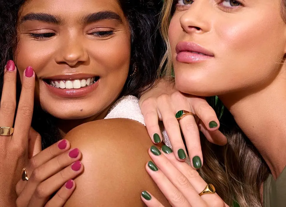Nails 73% Plant Power Check My Bio 14ml Blue Nail Polish Check My Bio Check My Bio - Two models each wearing a different plant power shade on their nails