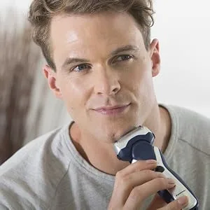 Panasonic ES-RT37 Wet and Dry Rechargeable Electric 3-Blade Shaver for Men (100-240 V) Grey Single - Flexible Pivoting Head