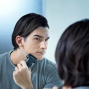Panasonic ES-RT37 Wet and Dry Rechargeable Electric 3-Blade Shaver for Men (100-240 V) Black Single - rt37