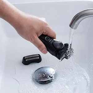 Panasonic ES-RT37 Wet and Dry Rechargeable Electric 3-Blade Shaver for Men (100-240 V) Black Single - rt37