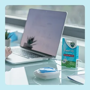 Vicks Portable Waterless Diffuser - Waterless device - USB plug-in - Easy breathing - Nightlight feature - Essential oil pads included - Travel friendly - VH1800EU USB plug - Menthol - vicks portable waterless diffuser; vicks diffuser; plug in diffuser; USB;