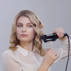 Toni & Guy Deep Barrel Hair Waver 32 mm - Black - Step 3