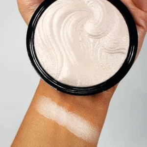 Technic Get Gorgeous Highlighting Powder - Pressed Shimmer Face Makeup Compact with a Shine for a Natural Glow. Shade: Original 6g Original 12 g (Pack of 1) - product information 3