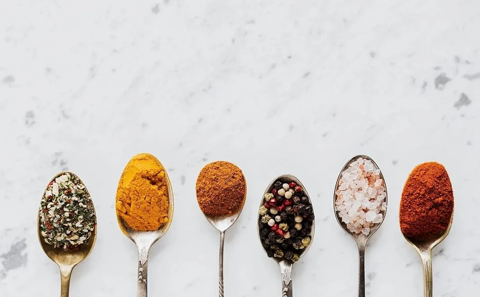 250g Corn Starch Flour Maize Cornflour gravy sauce thickener cornmeal powder fine - Harry Harvey - Harry Harvey Spoons with spices, turmeric, salt, chilli powder, herbs, peppercorn, masala