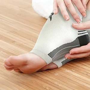 Rymora Plantar Fasciitis Support Socks -Medium Arch Heel and Ankle Compression Socks -Flexible Foot Support Socks for Men and Women -White White (One Pair) Medium: 21-25cm arch circumference - Rymora Compression Foot Sleeves - light and flexible material for unrestricted range of motion