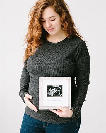 Pearhead Sonogram Keepsake Frame Mothering Sunday Mother's Day Expecting or New Mum Gift White White Sonogram Frame - Expectant mom posing with sonogram photo frame